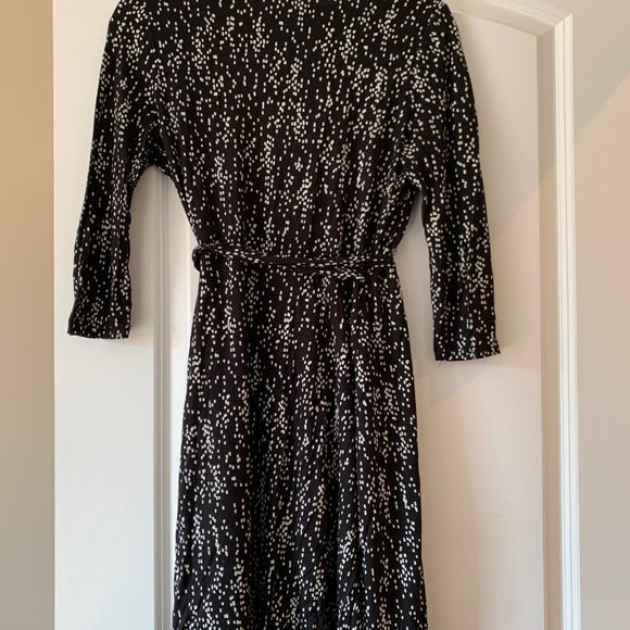 Black & white patterned wrap dress from the Gap - Picture 2 of 2